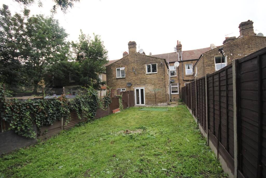 Willesden Lodge Londen Buitenkant foto
